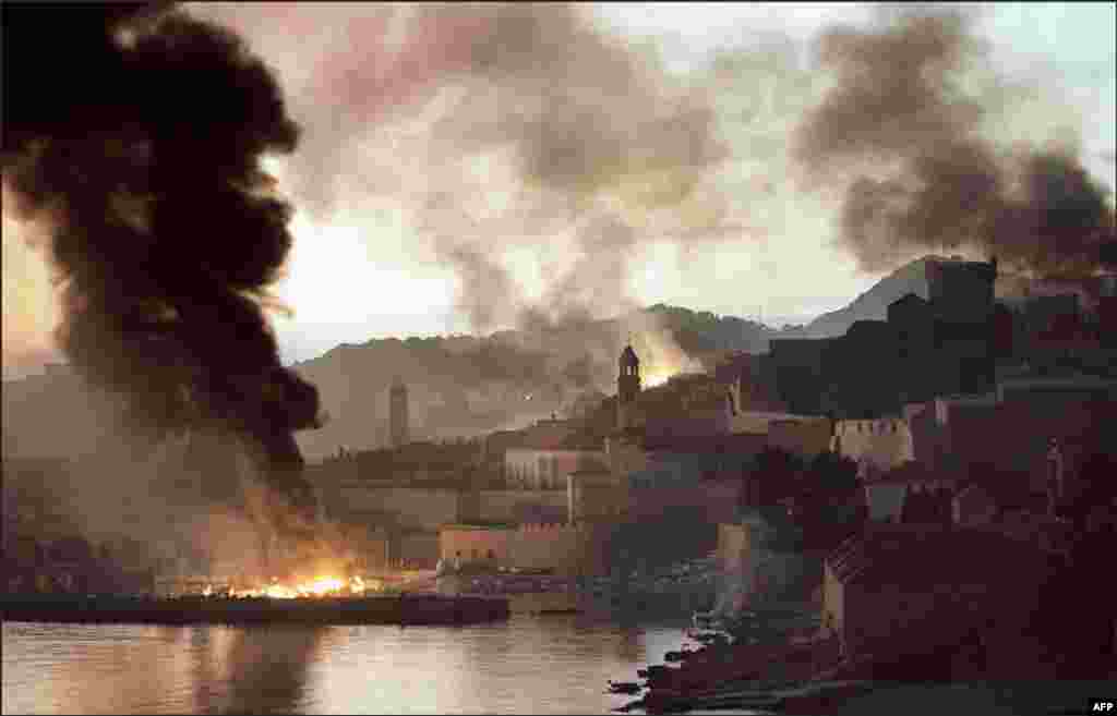 The Croatian town of Dubrovnik burns after bombardment from the Yugoslav Navy in 1991. &nbsp; From 1991 until 2001, the former Yugoslavia was wracked by a series of interethnic wars and insurgencies which ended in the deaths of an estimated 130,000 people and the formation of several independent successor states to Yugoslavia. &nbsp; &nbsp; &nbsp;