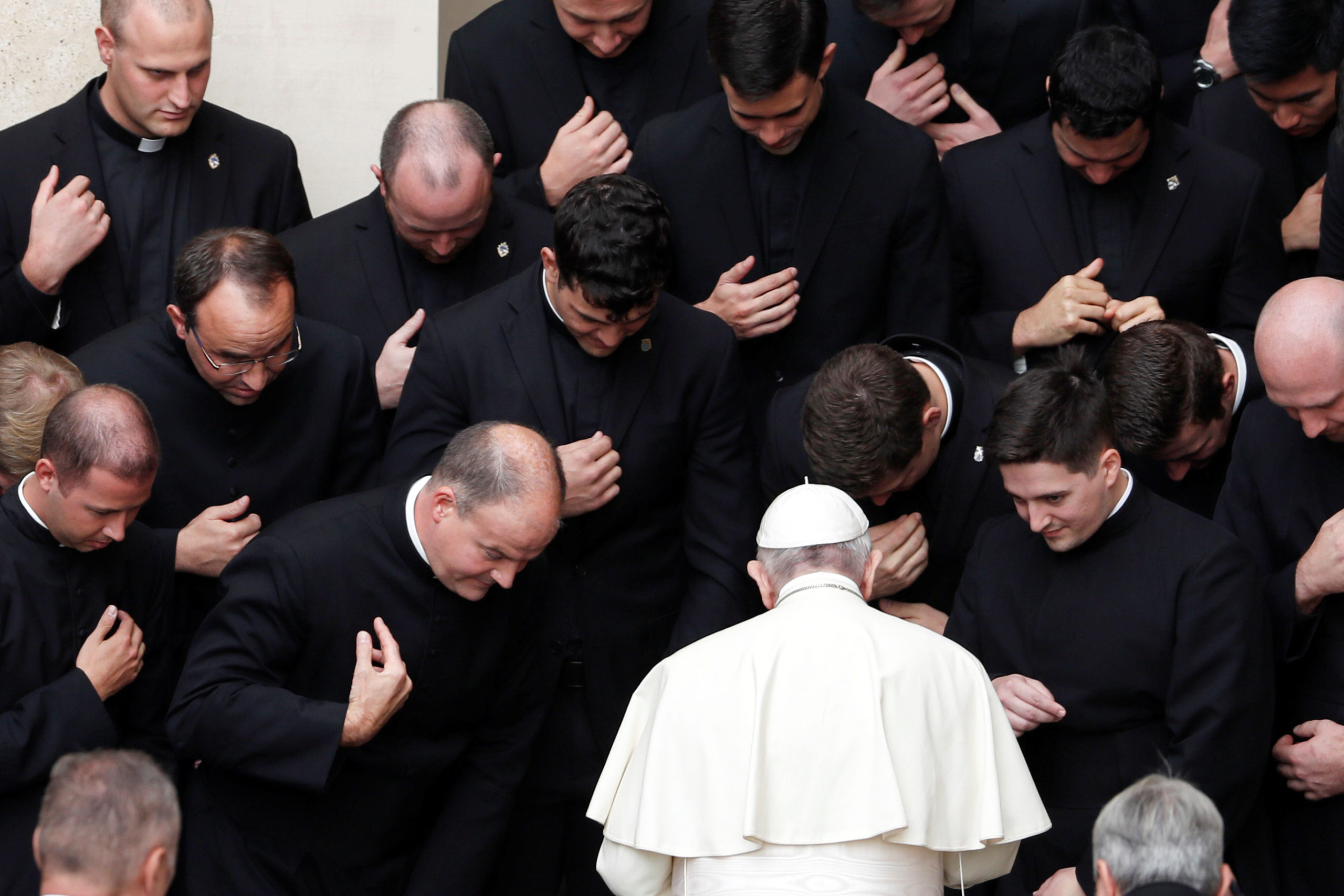 Pope Francis meets with members of the clergy after his weekly general audience at the San Damaso courtyard, at the Vatican, September 30 2020. REUTERS/Yara Nardi - RC2X8J96HY8F